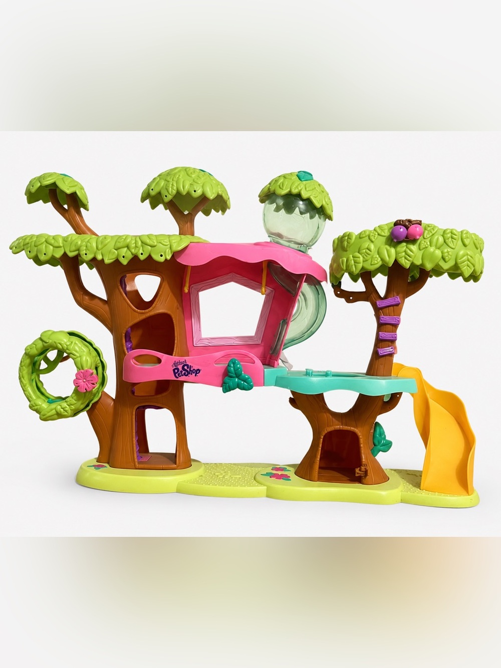 Littlest Pet Shop Magic Motion Treehouse Playset + LPS Pets 2010